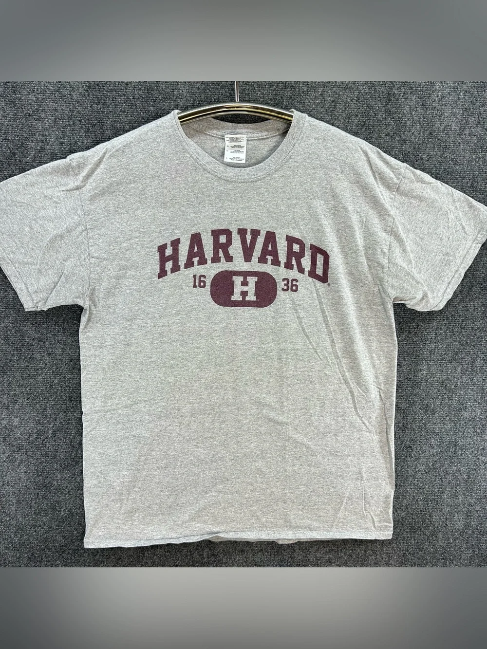 Vintage Harvard University Logo Gray T-shirt Large Gildan Short Sleeve College